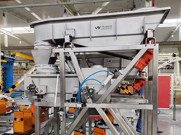 Système de manutention de matériaux : alimentateur vibrant à moteur et alimentateur vibrant électromagnétique